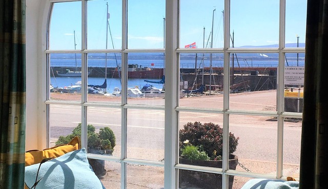 Scottish Highlands Harbourside apartment