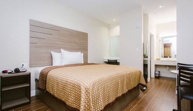 Scottish Inn & Suites