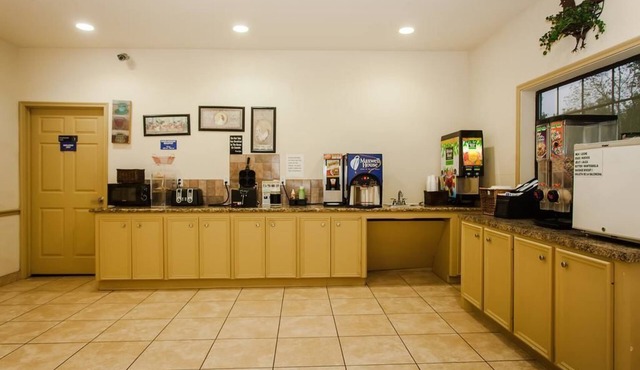 Scottish Inn & Suites