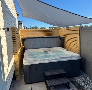 Scotts Corner Hot Tub Retreat