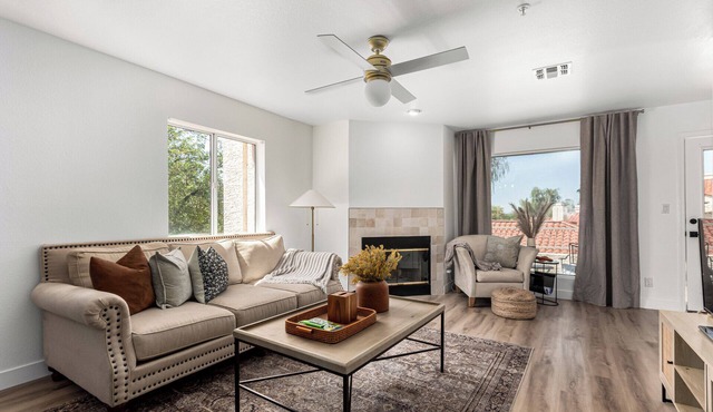 SCOTTSDALE BAY CLUB PENTHOUSE CONDO! NEWLY REMODELED POOL W/PRIVATE ACCESS.