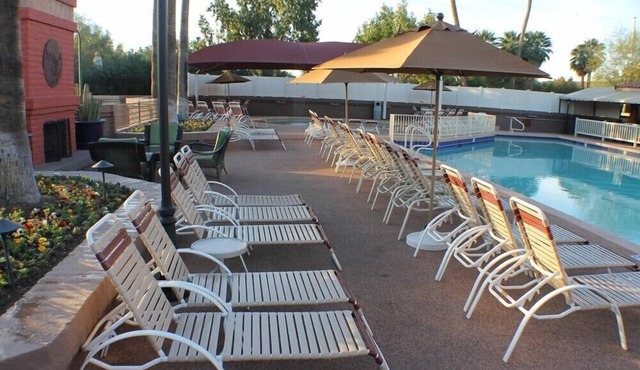 Scottsdale Camelback Resort Classic 3BR Condo with Mini Golf