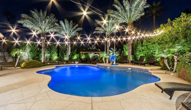 Scottsdale Dream Estate: A luxurious 6-bedroom retreat in Kierland, perfect for families.