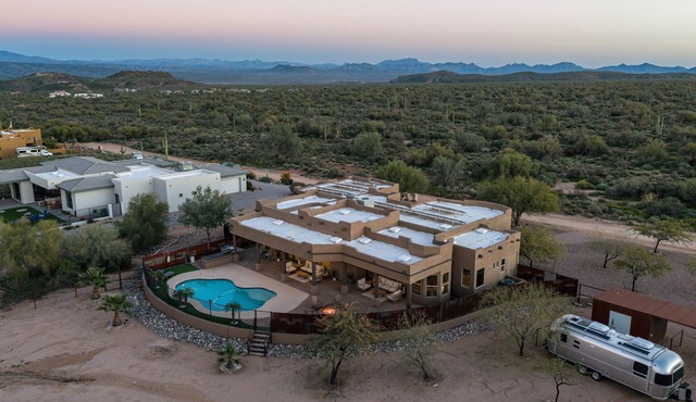 Scottsdale Entire Farmhouse: Modern Home with Pool on 1.7 acres