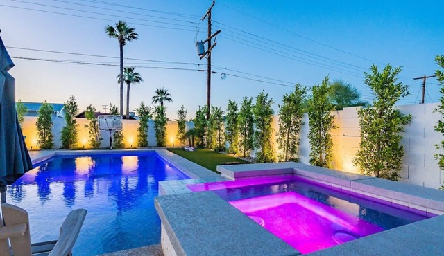 Scottsdale Lux Oasis, Pool Hot Tub Sleeps 12!