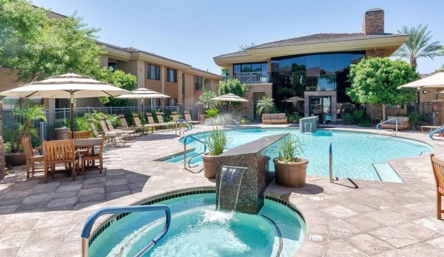 Scottsdale Oasis Condo near golf and shopping