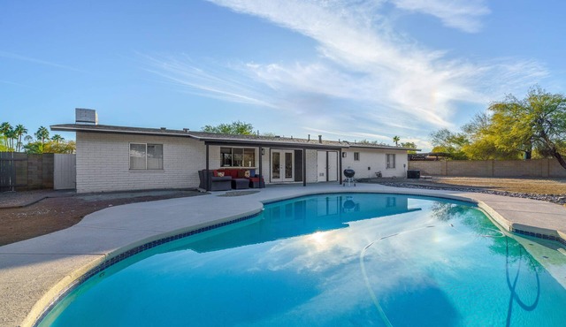 Scottsdale Oasis! Family Retreat with Pool!
