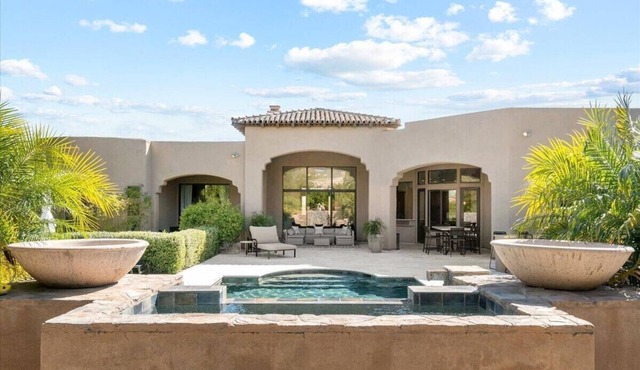 Scottsdale Paradise- POOL, Spa, Pickleball/Basketball, Fire Pit & Great HIKING!