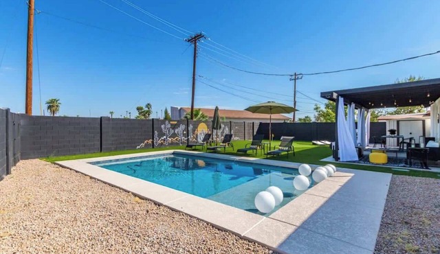 Scottsdale Retreat | Pool, Putt & 2 King Suites
