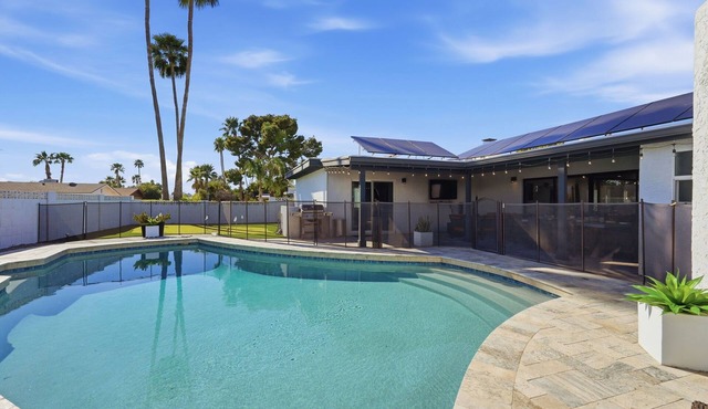 Scottsdale Retreat w/Pool, Hot Tub & Putting Green, 4 King Beds