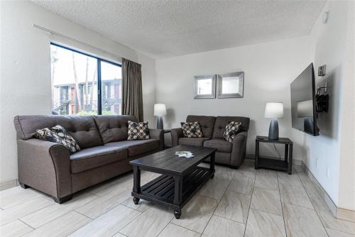 Scottsdale's premium short term getaway, Fully furnished 1 bedroom homes, FREE Golf, cable, utilities, Wi-Fi, parking, pool, and bike trails- Unit 112 apts