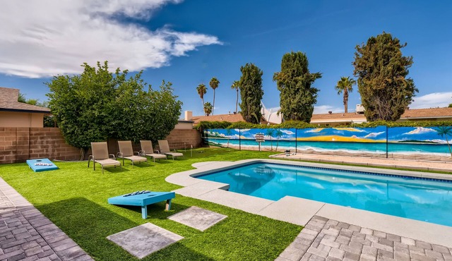 Scottsdale Tropic- Large Pool, Fire Pit, Hot tub, Bocce, child & pet friendly
