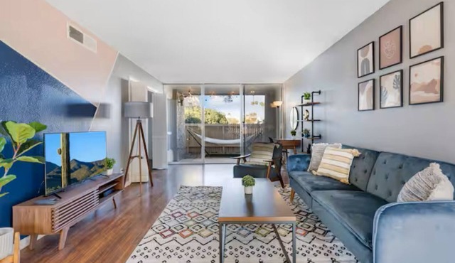 Scottsdale, Walk to Old Town + Pool/Hot Tub, 1BD:1BTH