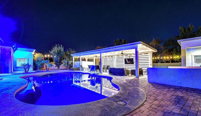 ScottsdaleStays 9BR/6BA Multimillion Estate-Pool, Spa & Sport Courts on Huge Lot