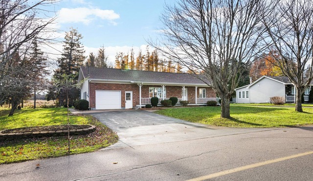 Scoudouc River waterview home/Maison charmmante avec vue sur la rivière Scoudouc
