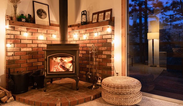 Scout’s Hideaway! Modern boho-chic cabin w/views & A/C
