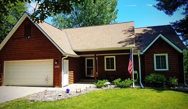 Scrapbooking/Vacation Retreat House Close To Mayo Clinic. Waterfront, peaceful!