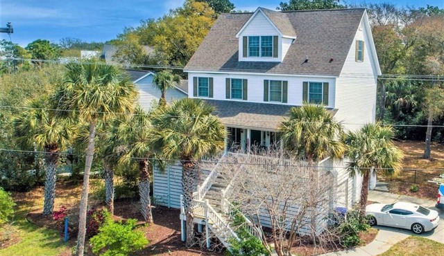 Screen Porch, Gas Grill, 2.5 Blocks to Downtown, Loft/Game Room - Beauty and the Beach!