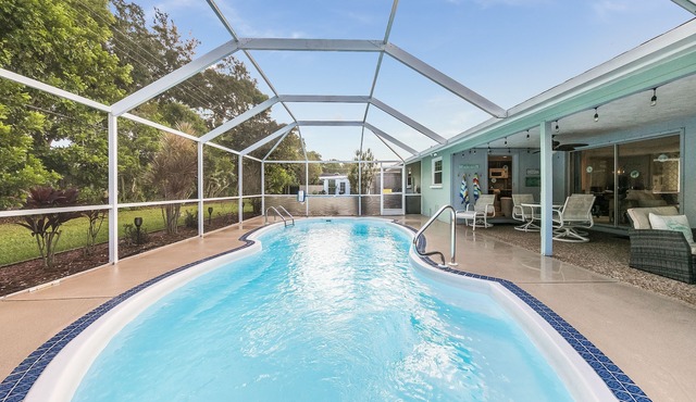 Screened, heated pool - Sarasota extended stay home near Siesta Key Beach