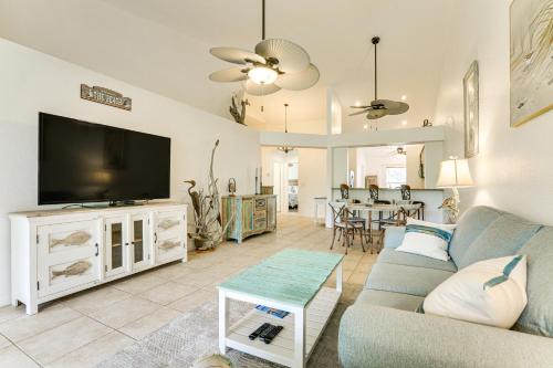 Screened Lanai and Workspace! Naples Stay Near Gulf