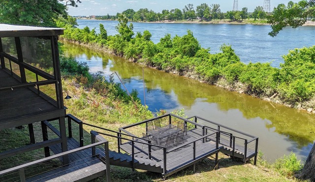 Screened Patio on Pickwick River- Boat & RV Parking, Fishing Pier- Dogs allowedn