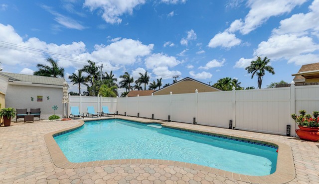 Screened Patio + Pool: Boca Raton Retreat