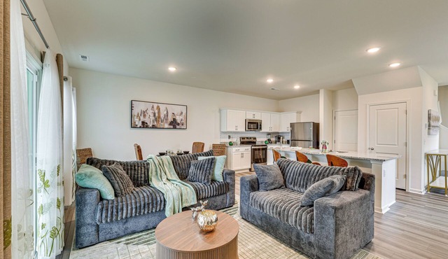 Screened Patio: Townhome 3 Mi to Dtwn Wilson!