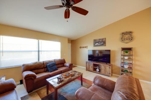 Screened Porch and Pool Access Cozy Sebring Condo