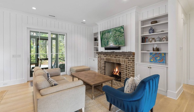 Screened Porch, Bunk Room & Close to Moreland Amenities