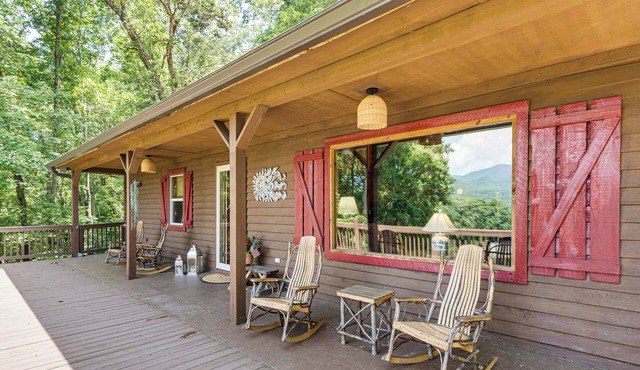 Screened Porch, Deck + Mtn Views: Andrews Retreat!