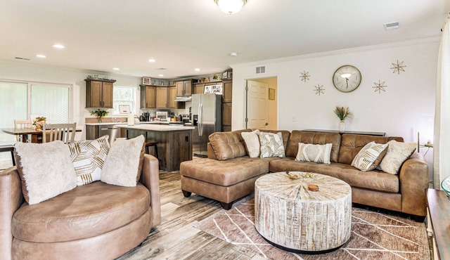 Screened Porch: Family-Friendly St Stephen Retreat