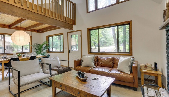 Screened Porch & Grill: Lake Ariel Vacation Rental