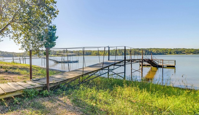 Screened Porch! Lakefront Gem in Boyd's Branch Bay