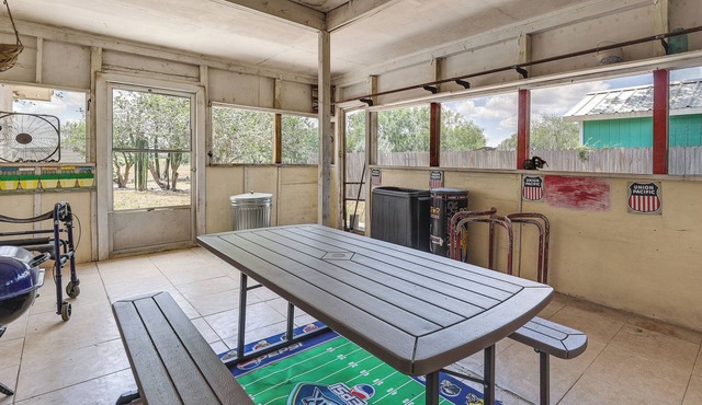 Screened Porch: Remote Harlingen House!