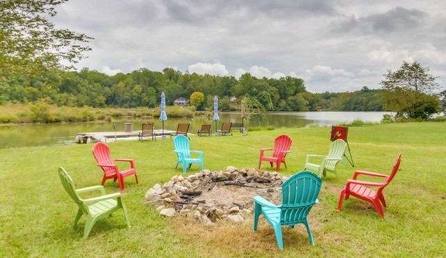 Screened Porch w/Lake Views: Waterloo Home!