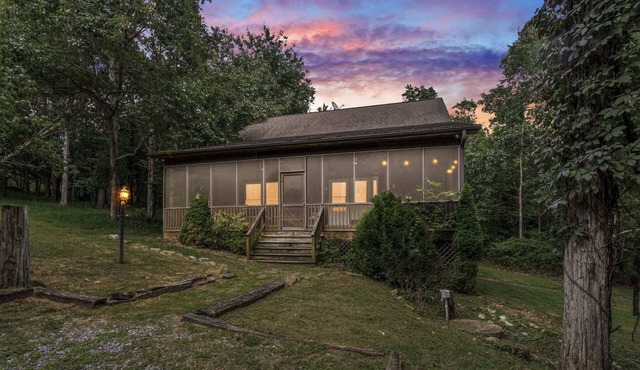 Screened Porch w/Swing, Fire Pit, Grill & Deck