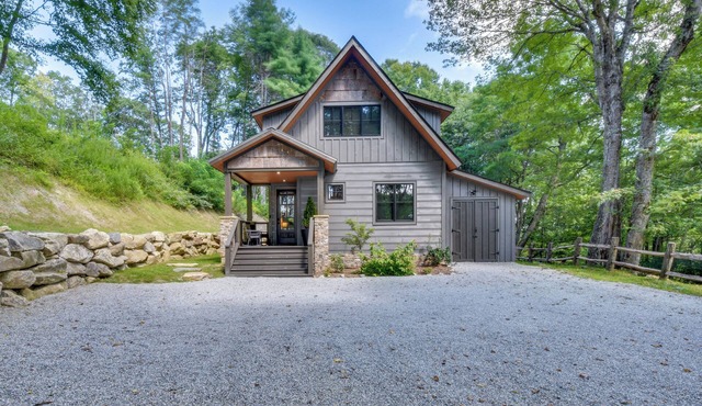 Screened Porch + Yard: Mountain Home By Hiking!