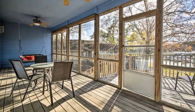 Screenporch Getaway with Marina View, Bring your Boat
