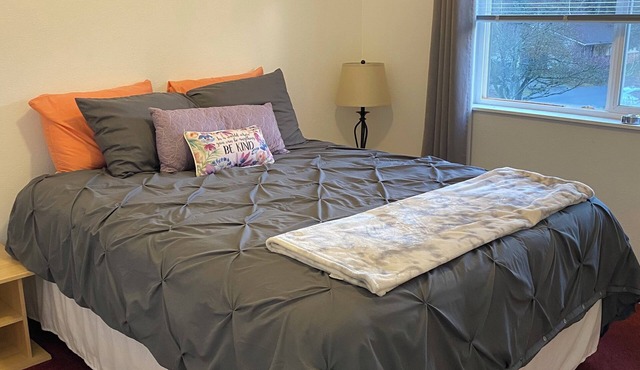 SE Salem Oregon, Summer St Home 9 miles from downtown Salem 2 bedroom 2 bathroom