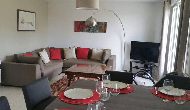 Sea and garden view apartment in a luxury residence close to the beach