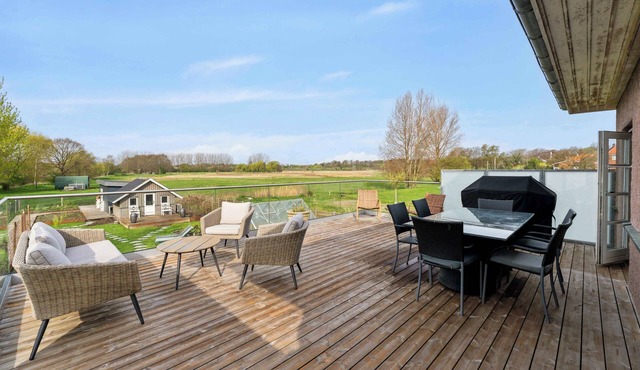 Sea and meadow views – space and calm