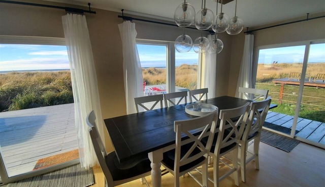 Sea Angel - Stunning views from this ocean front home !