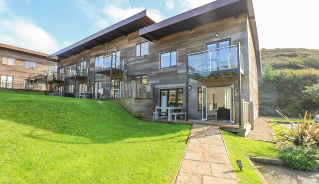 SEA BREEZE 17 GANNEL, pet friendly, with a garden in Porthtowan