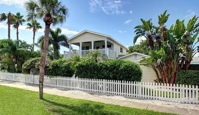'Sea Breeze' - Beautiful Clearwater Beach Home - Heated Pool, Spa & Grill