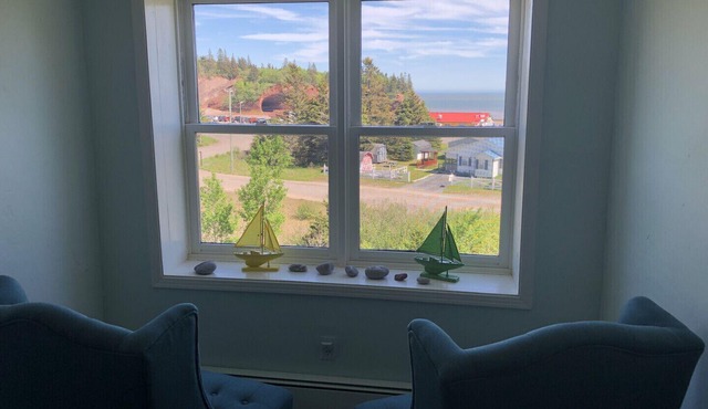 Sea Breeze Cottage | Steps to Sea Caves | Year-Round