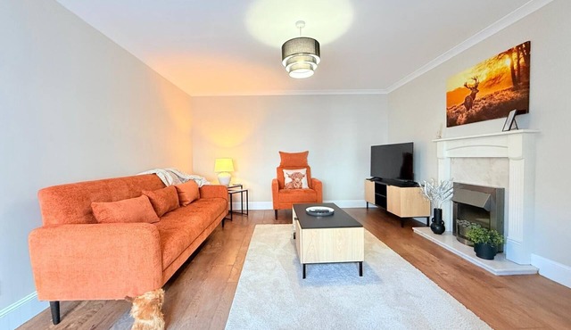 Sea Breeze Cottage - Historic Fishertown, 2 minute walk from Nairn's beaches