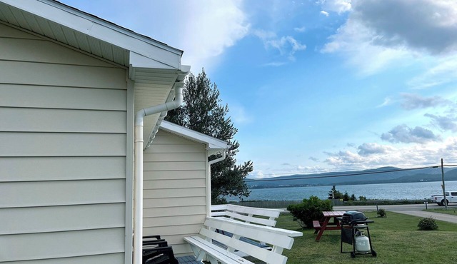 Sea Breeze Cottages And Motel