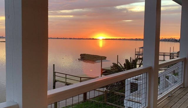 Sea Breeze Cove-waterfront-rooms with views, dock with fish