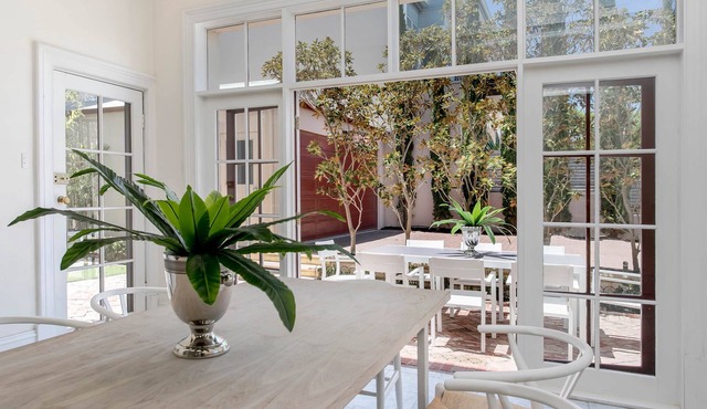 Sea Breeze Manor | Beach | Sleeps 12 | Sunset View