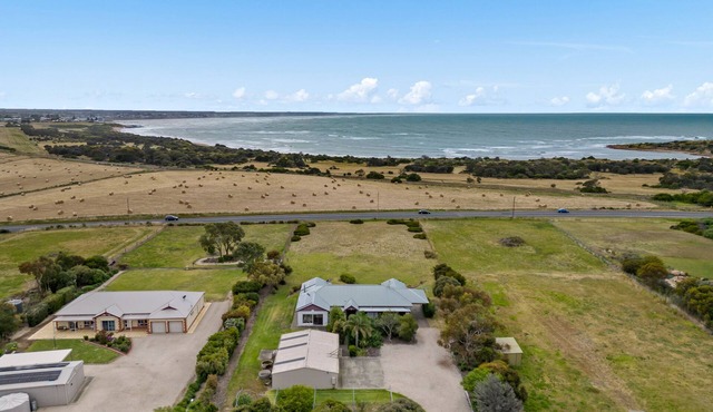 Sea Breeze - Spacious home with lovely ocean views